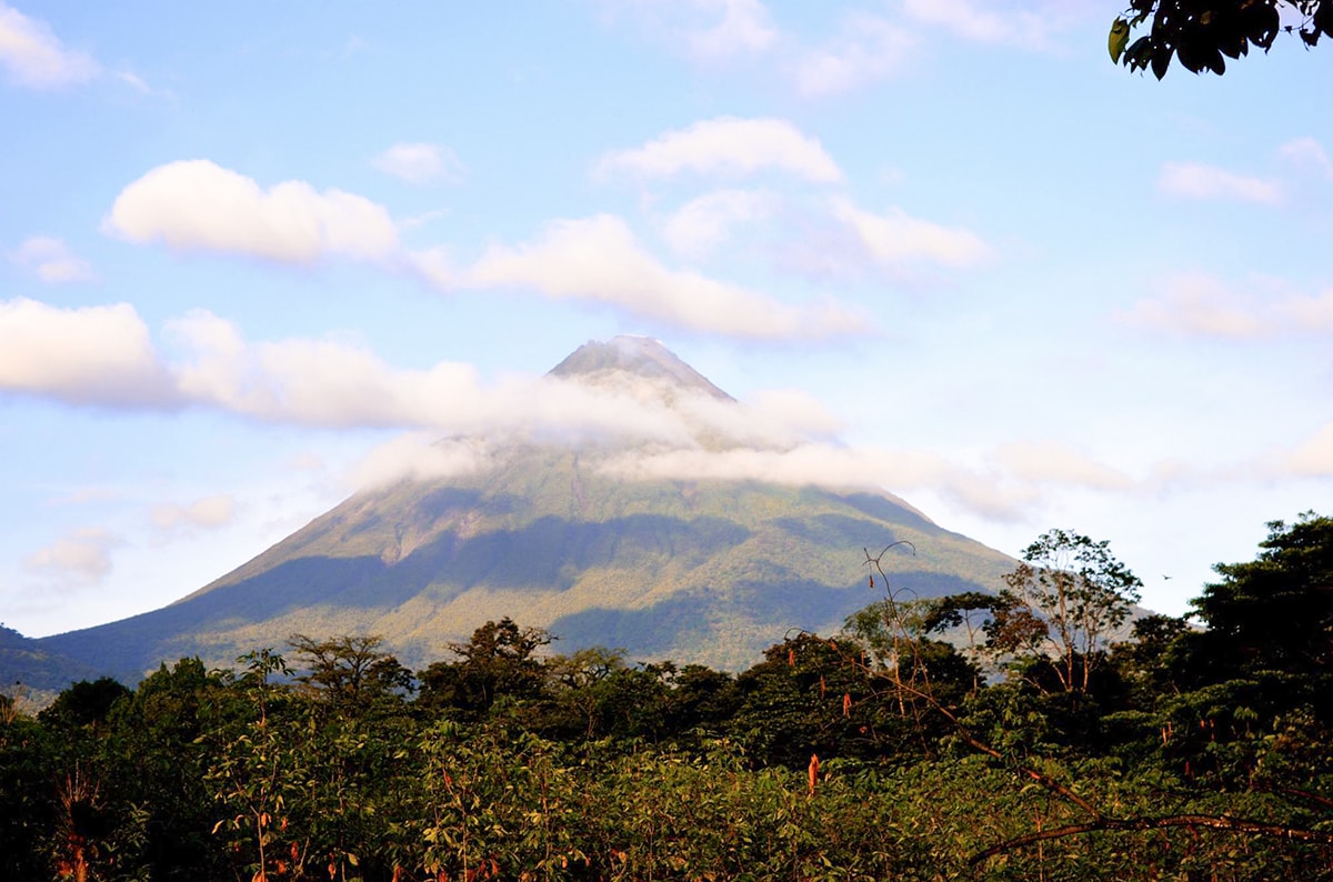Exploring La Fortuna In Costa Rica | Travel Central America | La Fortuna | Zip line Costa Rica | Zip lining | Volcano | Rainforest | Backpacking Costa Rica | Hot pools | What to do | Where to sleep | Backpackers Wanderlust |
