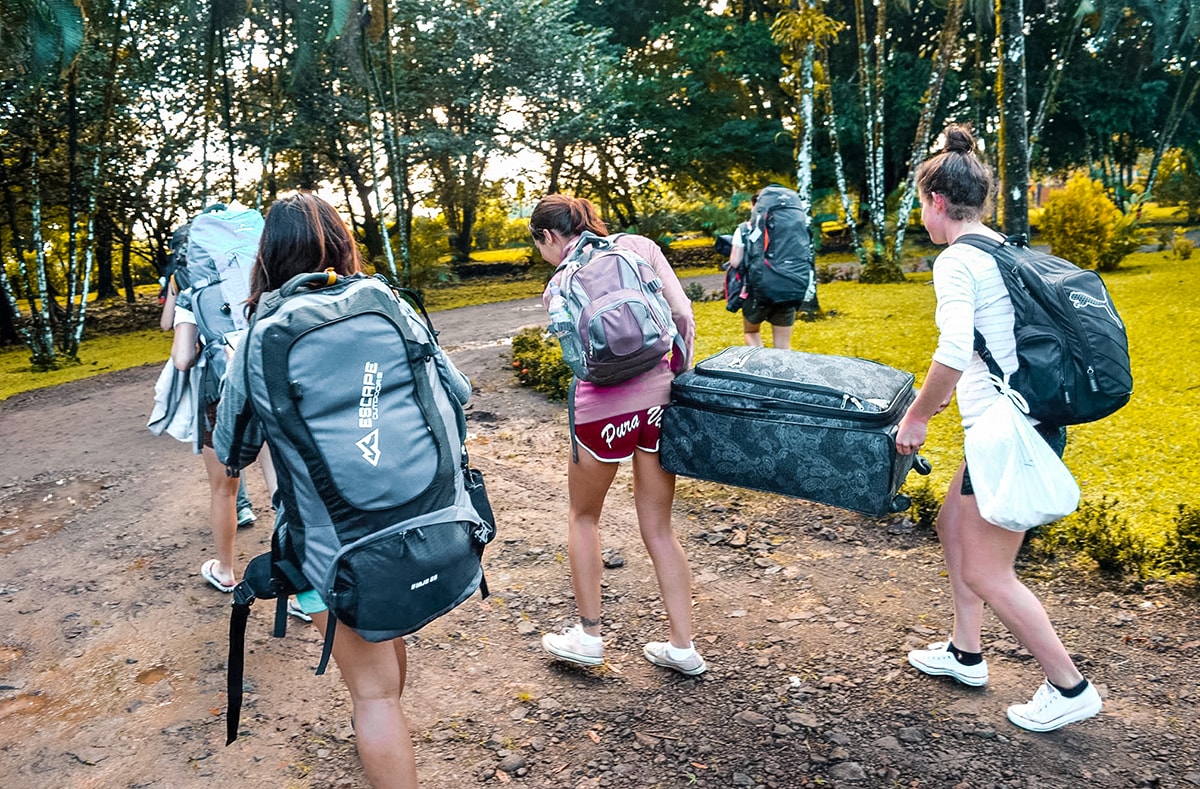 Exploring La Fortuna In Costa Rica | Travel Central America | La Fortuna | Zip line Costa Rica | Zip lining | Volcano | Rainforest | Backpacking Costa Rica | Hot pools | What to do | Where to sleep | Backpackers Wanderlust |