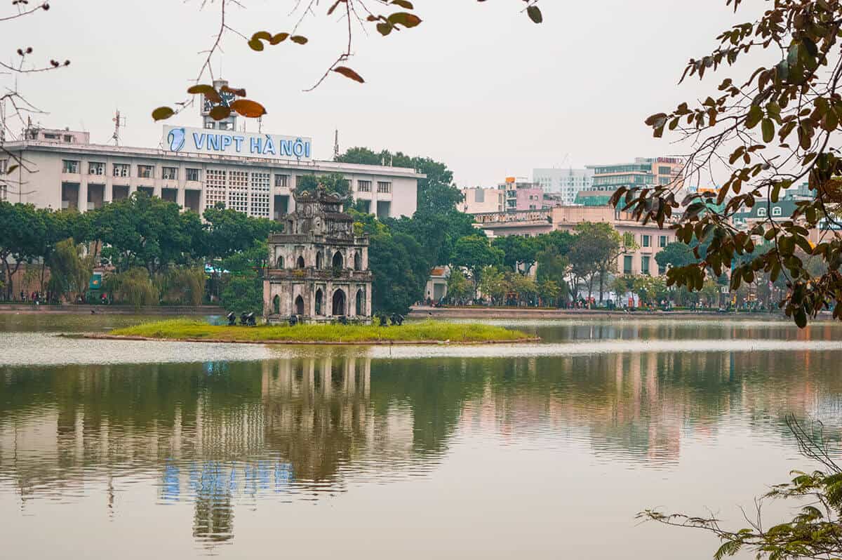hoan kiem lake in hanoi