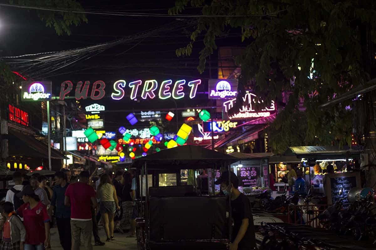 pub street in siem reap at night