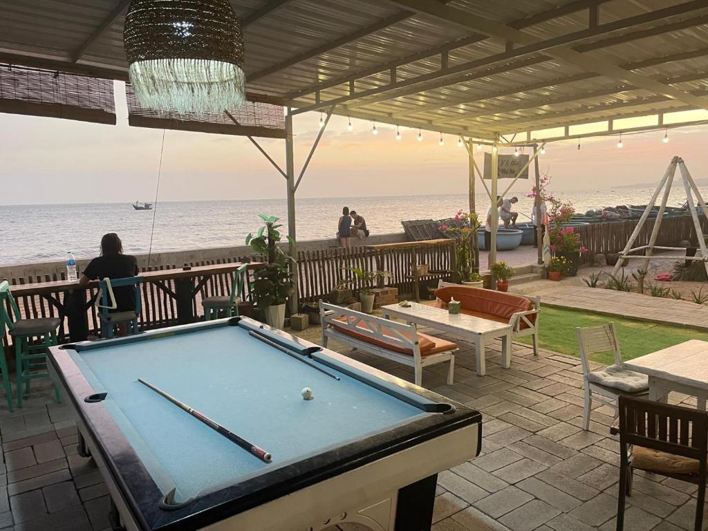 eva hut mui ne beach hostel