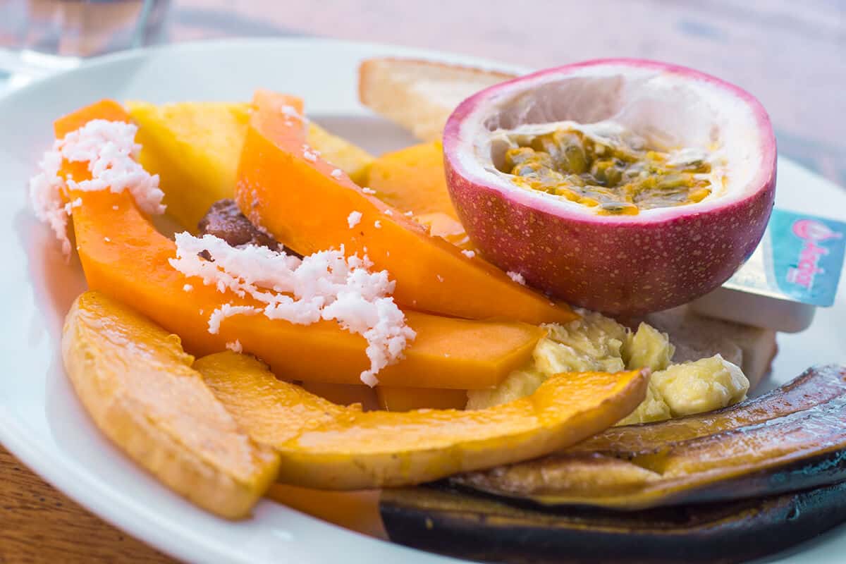 fruit platter on the vaka cruise in aitutaki