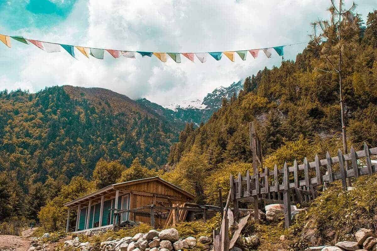 local wooden house on the annapurna circuit