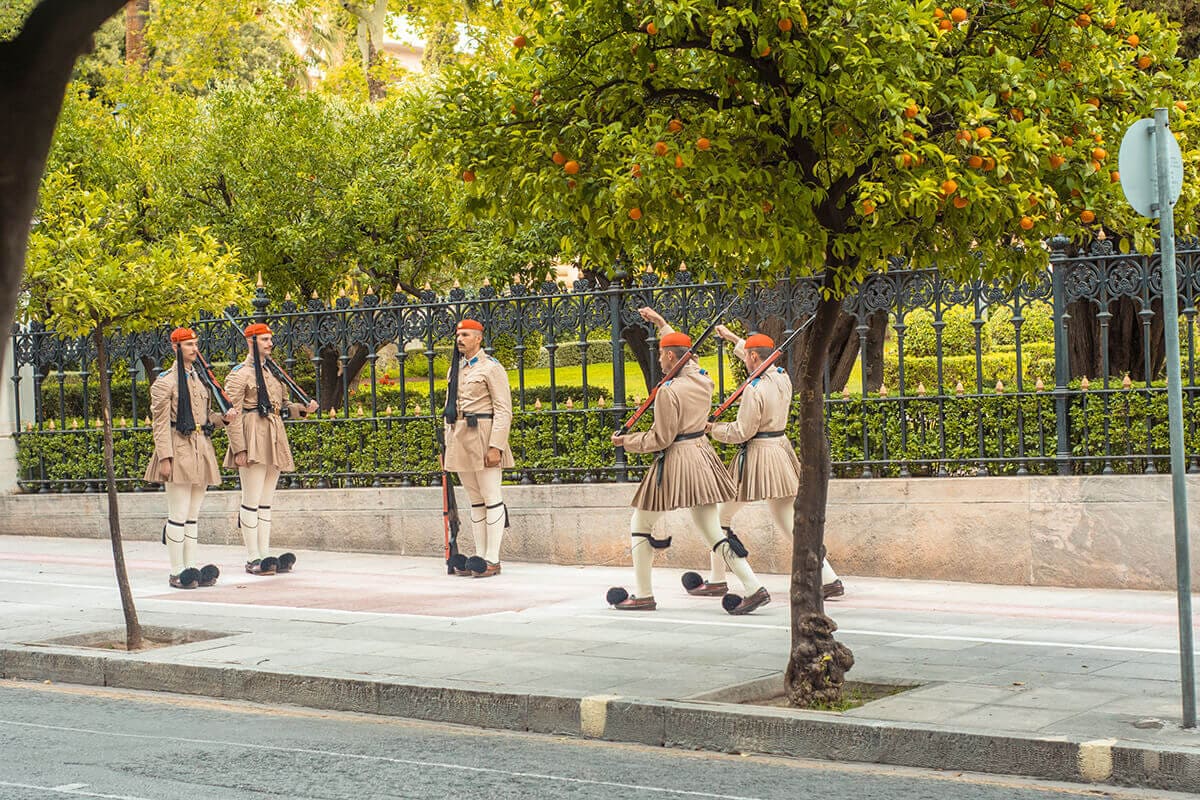 change of the guards backpacking athens on a budget