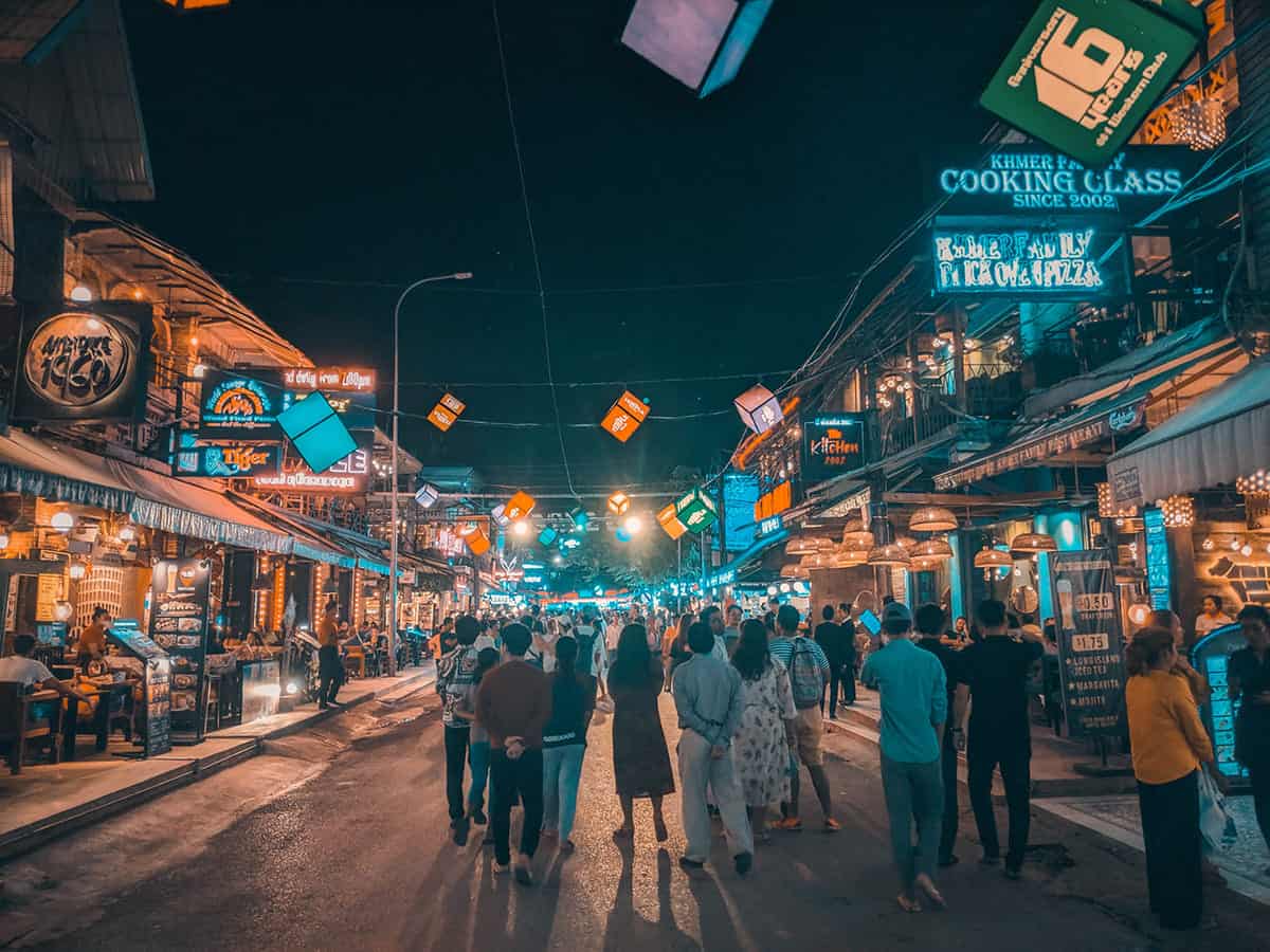 busy nights on pub street while backpacking siem reap