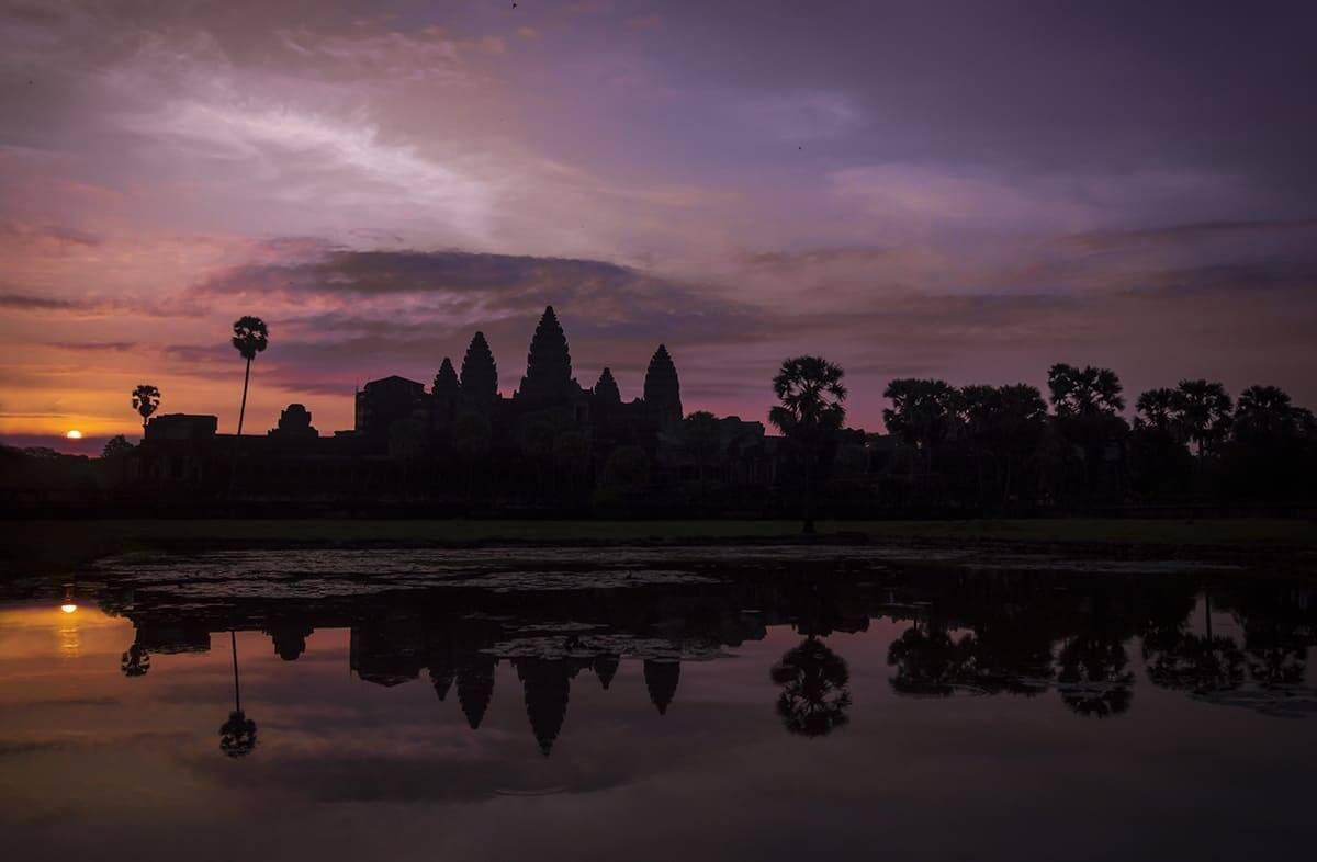 watching sunrise over angkor wat while backpacking siem reap