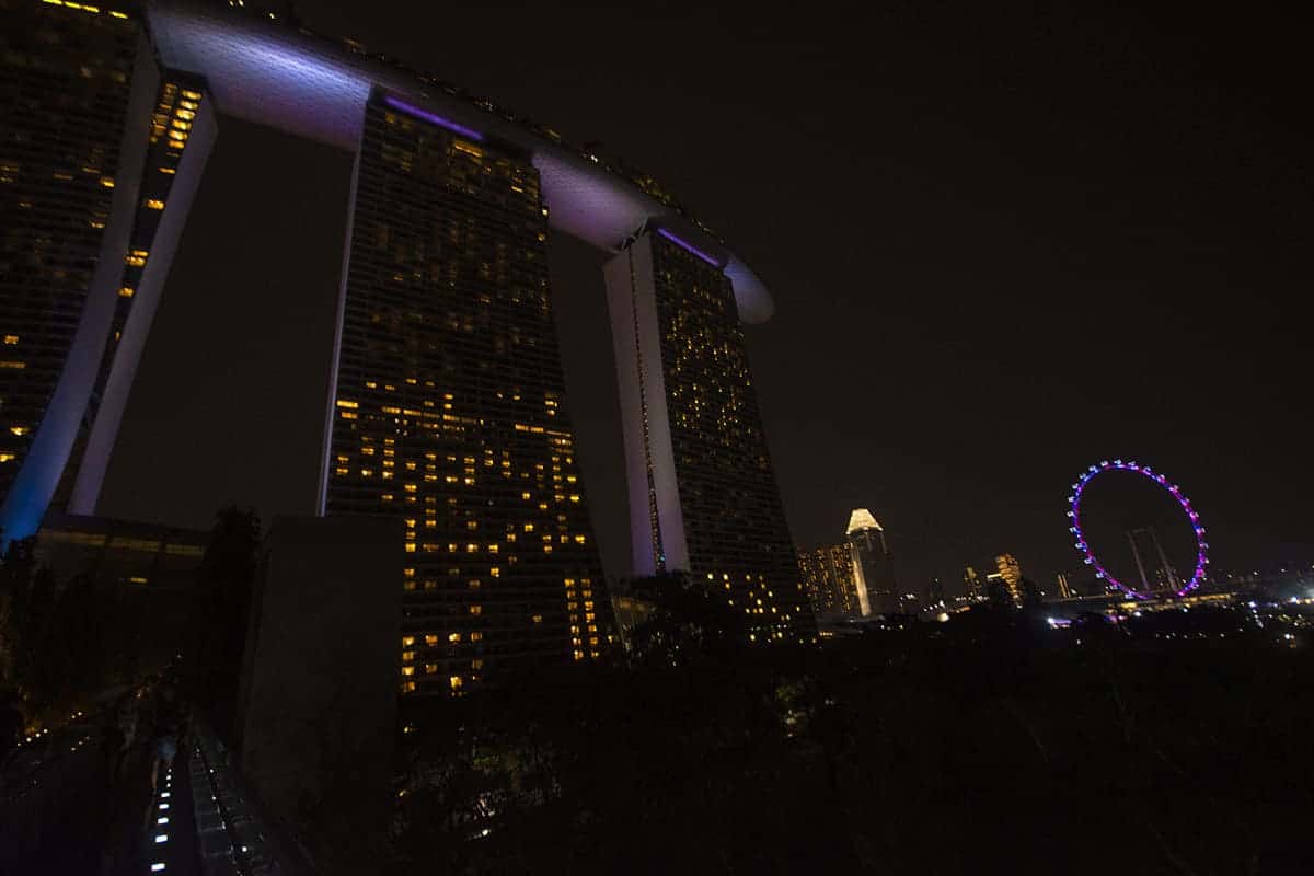 Backpacking Singapore On A Budget: Best Travel Tips 9 singapore at night marina bay sands and the singapore flyer