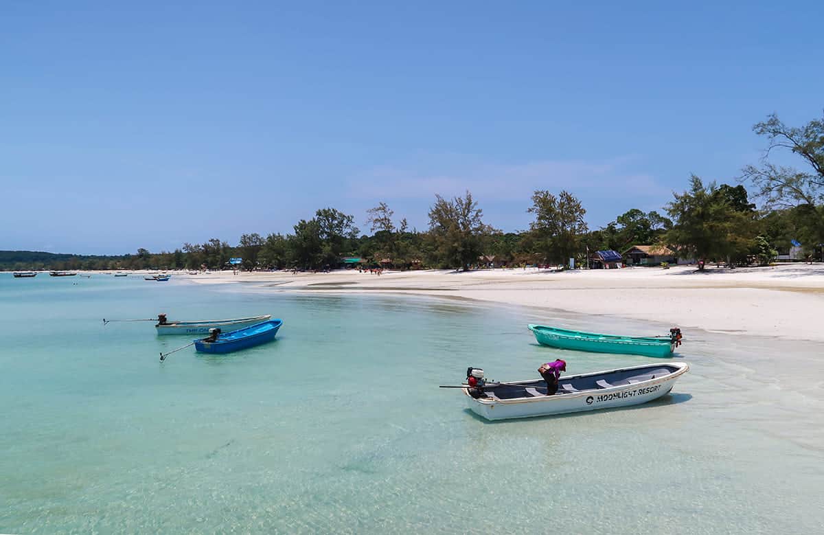 the quite shoreline of saracen bay on koh rong samloem