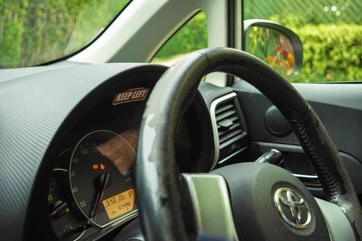 keep left sign in our car rental in rarotonga