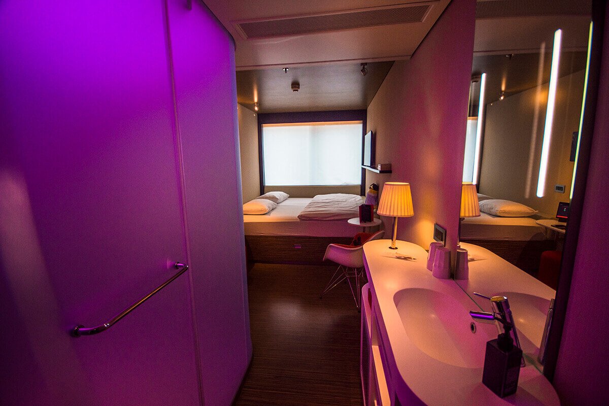 entire room citizenm tower of london review