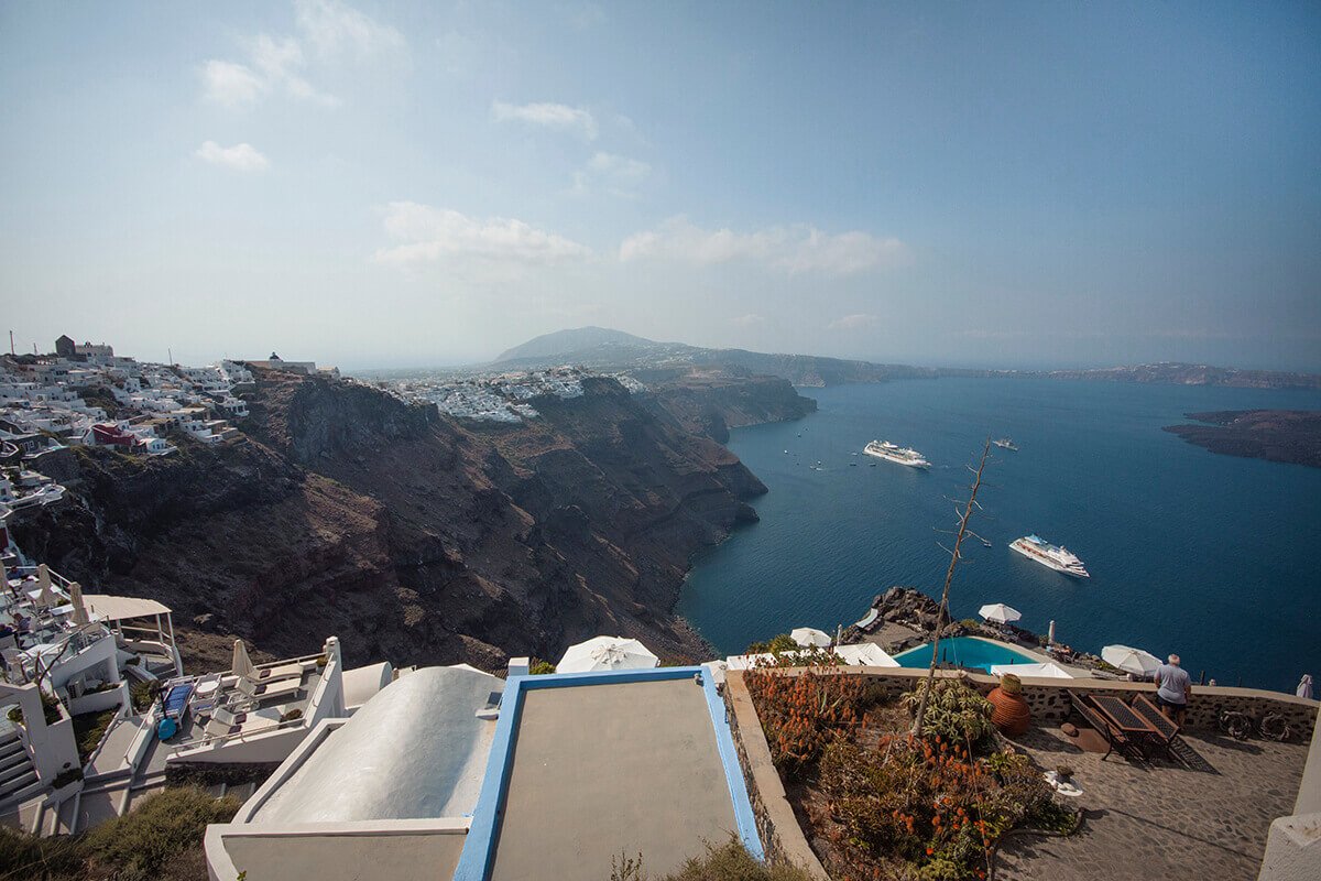 cruise ships below fira in santorini