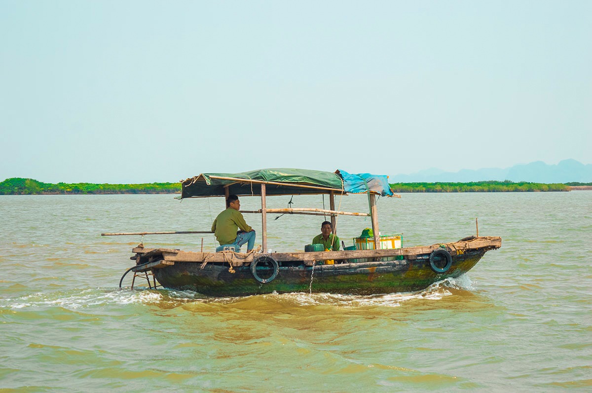 Ha Long Bay On A Budget, Vietnam | Cheap Ha Long Bay Cruise | Cat Ba Island | Adventure | Backpack South East Asia | Travel | Backpacking | Must Visit | Do Not Miss | Vietnam | Ha Long Bay Cruise | Ocean Tours | Adventure | Photography | Backpackers Wanderlust |