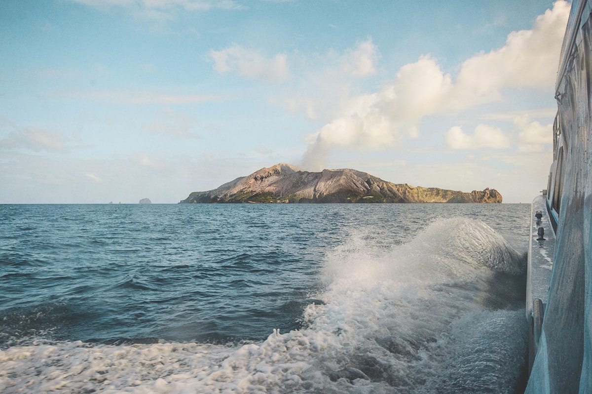 Explore White Island, New Zealand | New Zealand's Most Active Volcano | Whakatane | North Island | Backpack New Zealand | Travel | Backpacking | Surlphur | Geothermal | Amazing landscapes | Photography | Backpackers Wanderlust |