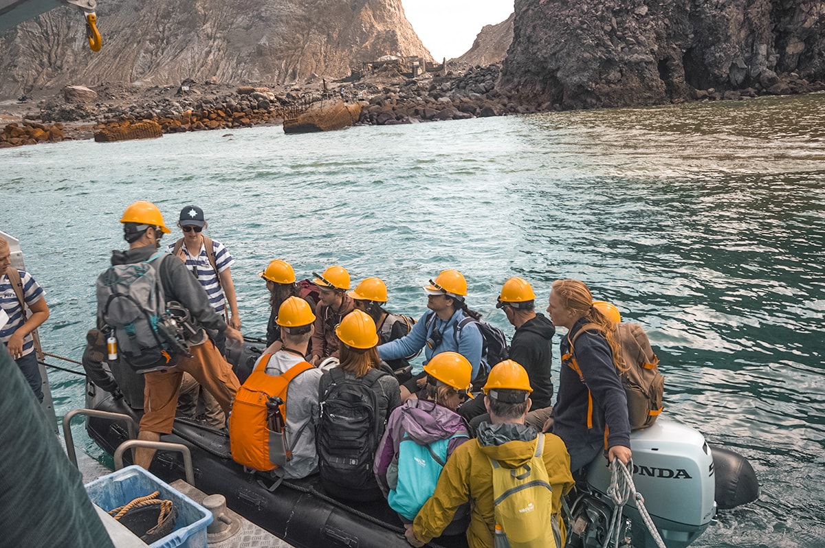Explore White Island, New Zealand | New Zealand's Most Active Volcano | Whakatane | North Island | Backpack New Zealand | Travel | Backpacking | Surlphur | Geothermal | Amazing landscapes | Photography | Backpackers Wanderlust |