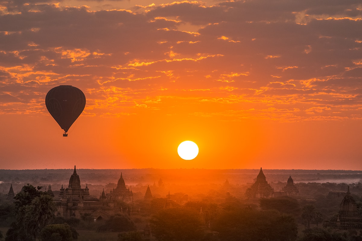 How To Explore The Temples of Bagan, Myanmar | Everything you need to know about exploring the temples of Bagan, Myanmar | From how to get around the area and entry fees to must visit temples and sunrises | What temples to see in Bagan | Temple photos Bagan | Backpacking Bagan | Backpacking Myanmar | Temple guide Bagan | Backpackers Wanderlust