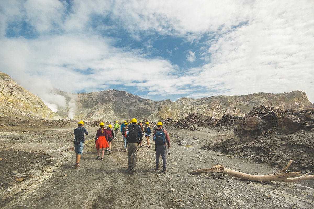 Explore White Island, New Zealand | New Zealand's Most Active Volcano | Whakatane | North Island | Backpack New Zealand | Travel | Backpacking | Surlphur | Geothermal | Amazing landscapes | Photography | Backpackers Wanderlust |