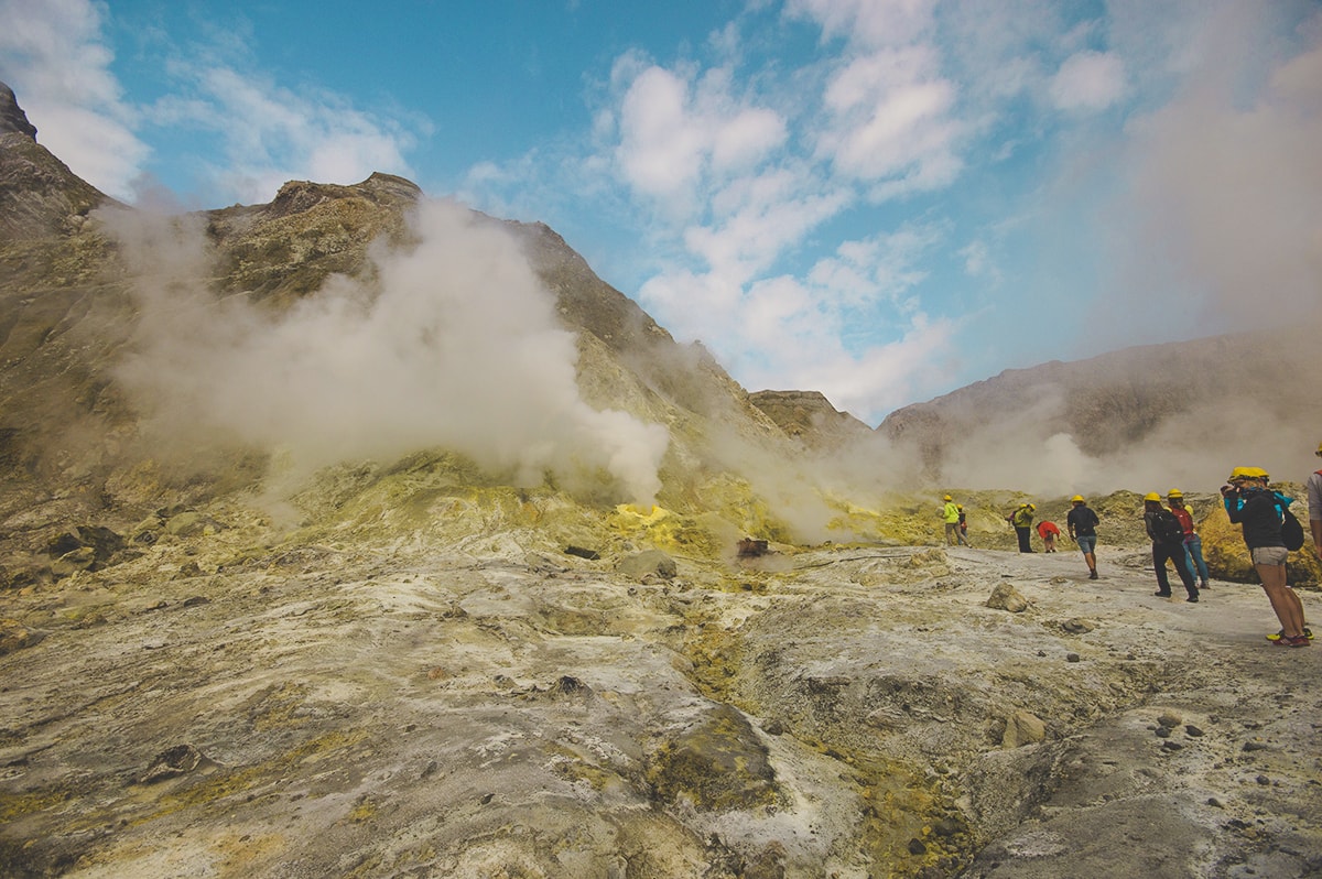 Explore White Island, New Zealand | New Zealand's Most Active Volcano | Whakatane | North Island | Backpack New Zealand | Travel | Backpacking | Surlphur | Geothermal | Amazing landscapes | Photography | Backpackers Wanderlust |