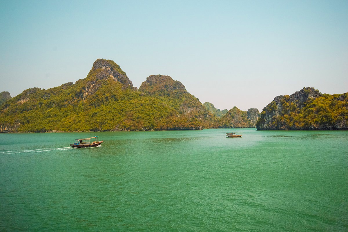 Ha Long Bay On A Budget, Vietnam | Cheap Ha Long Bay Cruise | Cat Ba Island | Adventure | Backpack South East Asia | Travel | Backpacking | Must Visit | Do Not Miss | Vietnam | Ha Long Bay Cruise | Ocean Tours | Adventure | Photography | Backpackers Wanderlust |