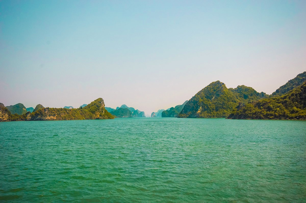Ha Long Bay On A Budget, Vietnam | Cheap Ha Long Bay Cruise | Cat Ba Island | Adventure | Backpack South East Asia | Travel | Backpacking | Must Visit | Do Not Miss | Vietnam | Ha Long Bay Cruise | Ocean Tours | Adventure | Photography | Backpackers Wanderlust |