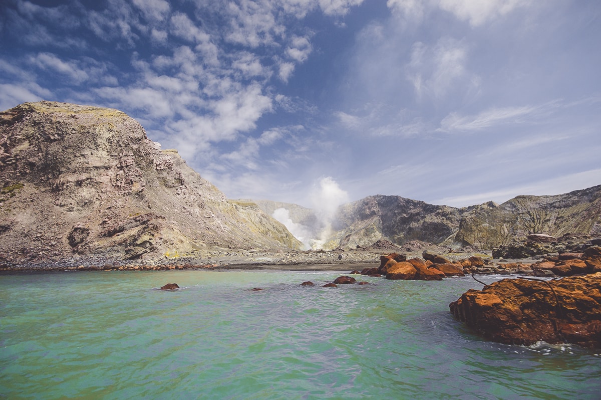 Explore White Island, New Zealand | New Zealand's Most Active Volcano | Whakatane | North Island | Backpack New Zealand | Travel | Backpacking | Surlphur | Geothermal | Amazing landscapes | Photography | Backpackers Wanderlust |