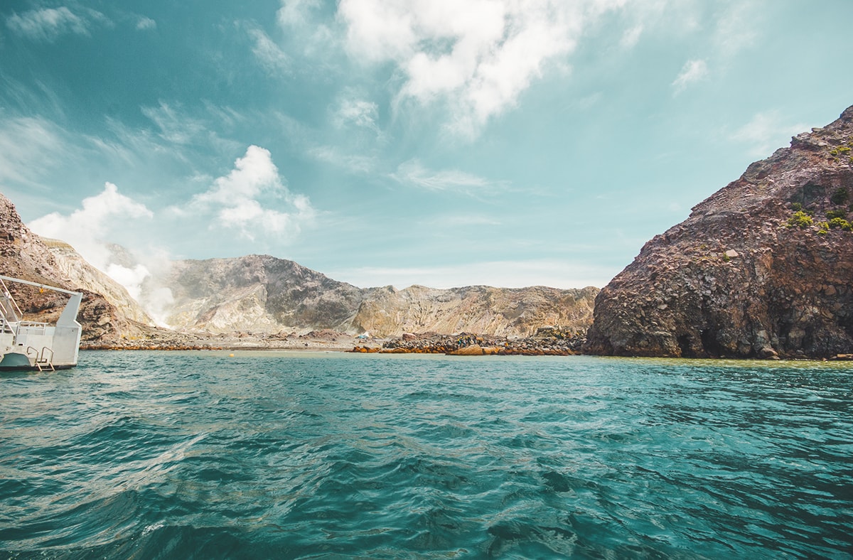 Explore White Island, New Zealand | New Zealand's Most Active Volcano | Whakatane | North Island | Backpack New Zealand | Travel | Backpacking | Surlphur | Geothermal | Amazing landscapes | Photography | Backpackers Wanderlust |