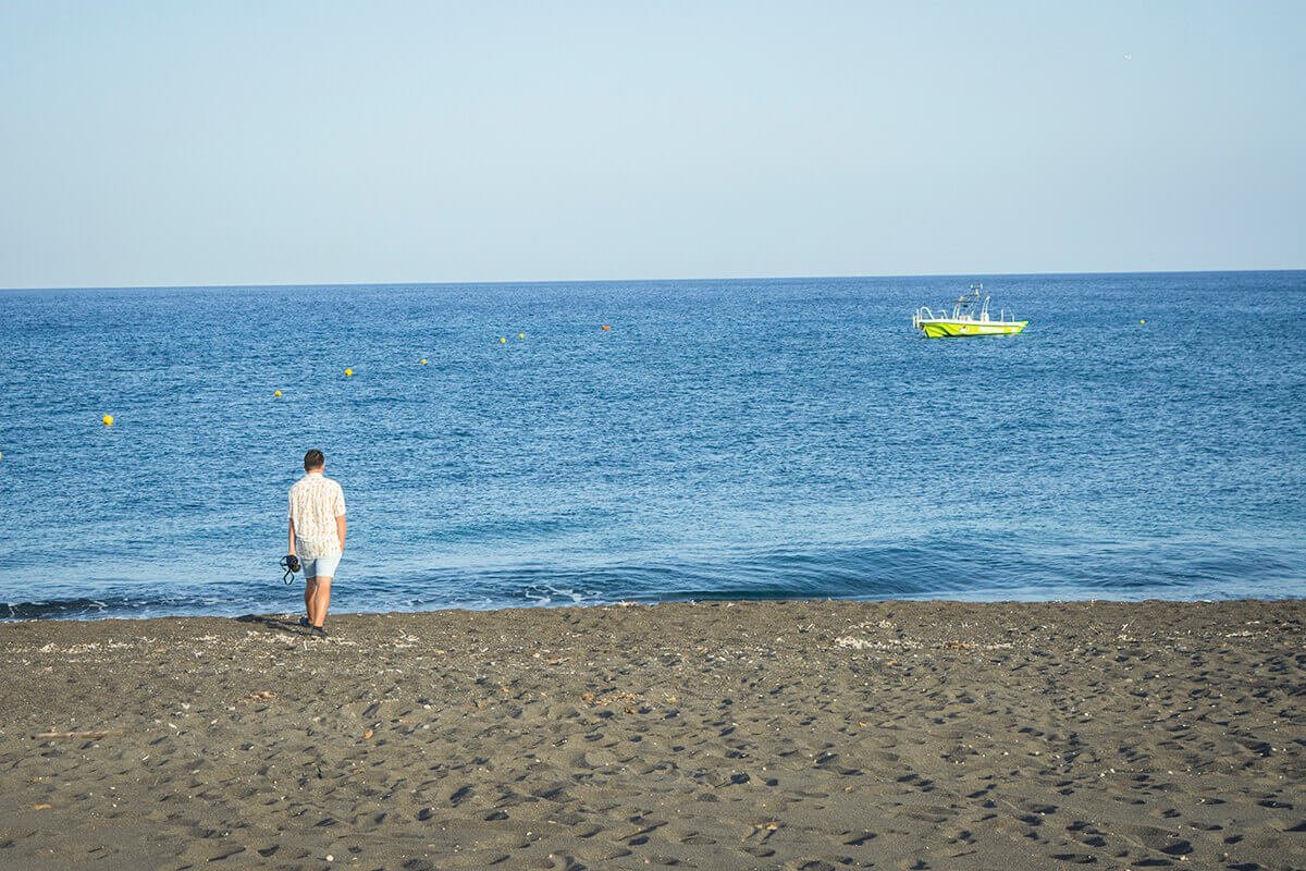 black beach sightseeing santorini