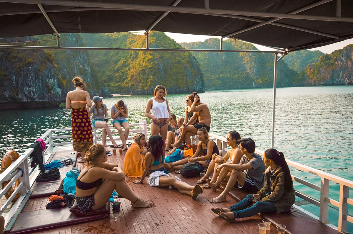 Ha Long Bay On A Budget, Vietnam | Cheap Ha Long Bay Cruise | Cat Ba Island | Adventure | Backpack South East Asia | Travel | Backpacking | Must Visit | Do Not Miss | Vietnam | Ha Long Bay Cruise | Ocean Tours | Adventure | Photography | Backpackers Wanderlust |