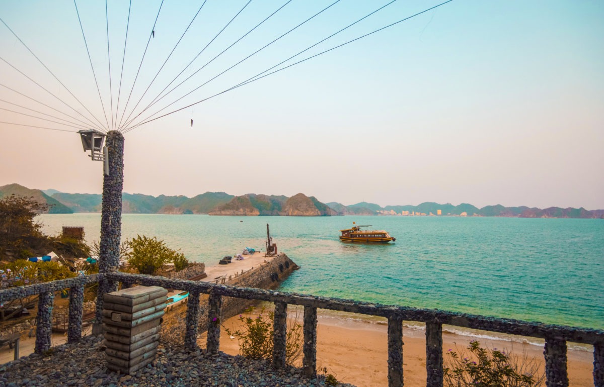 Ha Long Bay On A Budget, Vietnam | Cheap Ha Long Bay Cruise | Cat Ba Island | Adventure | Backpack South East Asia | Travel | Backpacking | Must Visit | Do Not Miss | Vietnam | Ha Long Bay Cruise | Ocean Tours | Adventure | Photography | Backpackers Wanderlust |