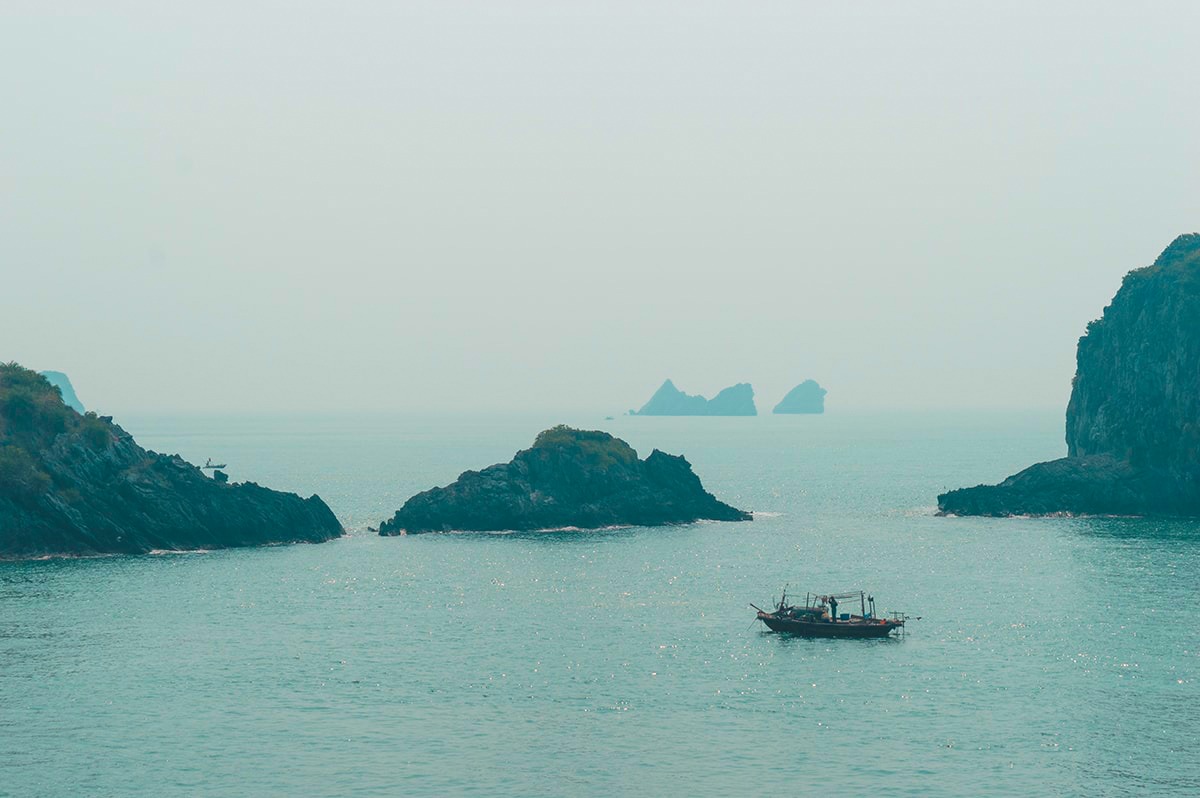 Discover Cat Ba Island and Cat Ong Island | Cheap Ha Long Bay Cruise | Cat Ba Island | Adventure | Backpack South East Asia | Travel | Backpacking | Must Visit | Do Not Miss | Vietnam | Ha Long Bay Cruise | Cat Ba Island | Cat Ong Island | Ocean Tours | Adventure | Photography | Backpackers Wanderlust | #vietnam #halongbay #cocktailcruise #hanoi #budgetcruisehalongbay #backpacksoutheastasia #catbaisland #catongisland