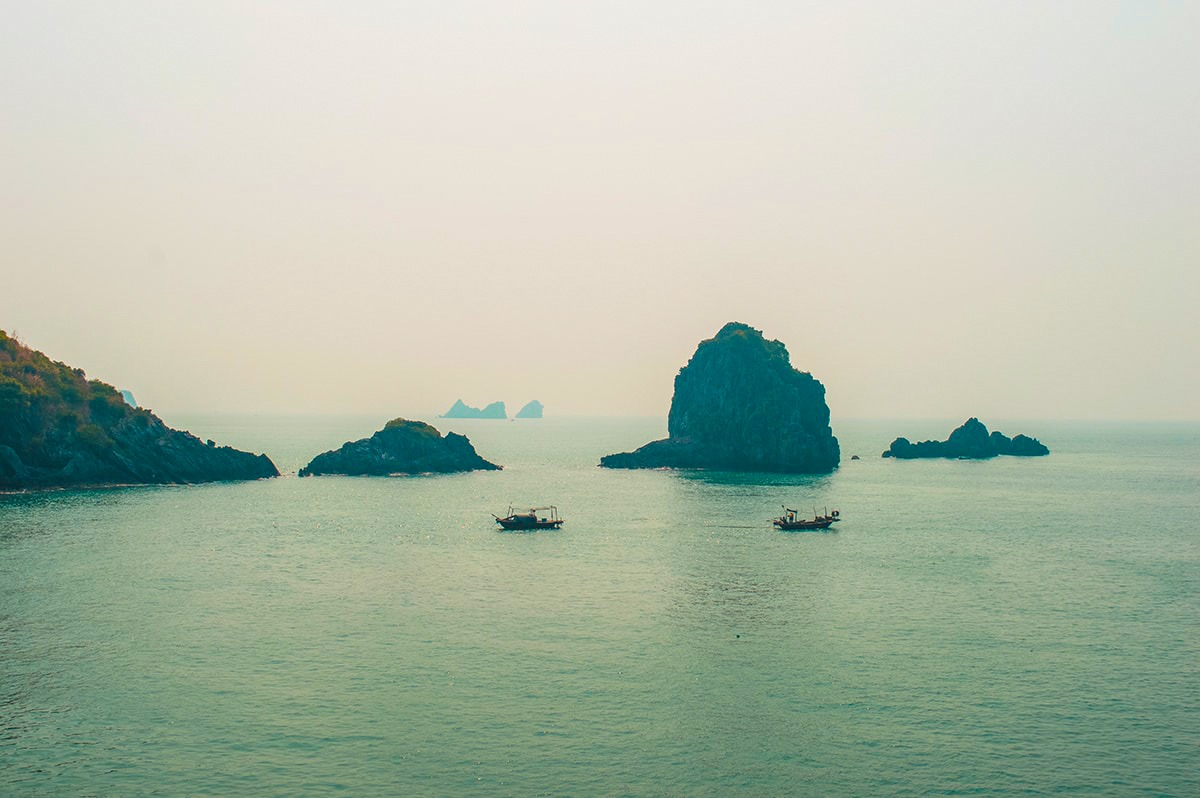 Discover Cat Ba Island and Cat Ong Island | Cheap Ha Long Bay Cruise | Cat Ba Island | Adventure | Backpack South East Asia | Travel | Backpacking | Must Visit | Do Not Miss | Vietnam | Ha Long Bay Cruise | Cat Ba Island | Cat Ong Island | Ocean Tours | Adventure | Photography | Backpackers Wanderlust | #vietnam #halongbay #cocktailcruise #hanoi #budgetcruisehalongbay #backpacksoutheastasia #catbaisland #catongisland