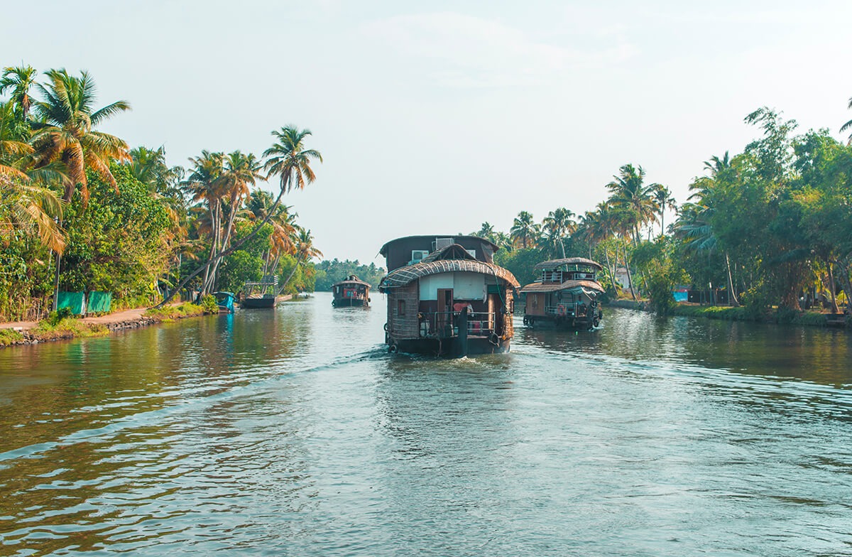 alleppey backwater cruise boats