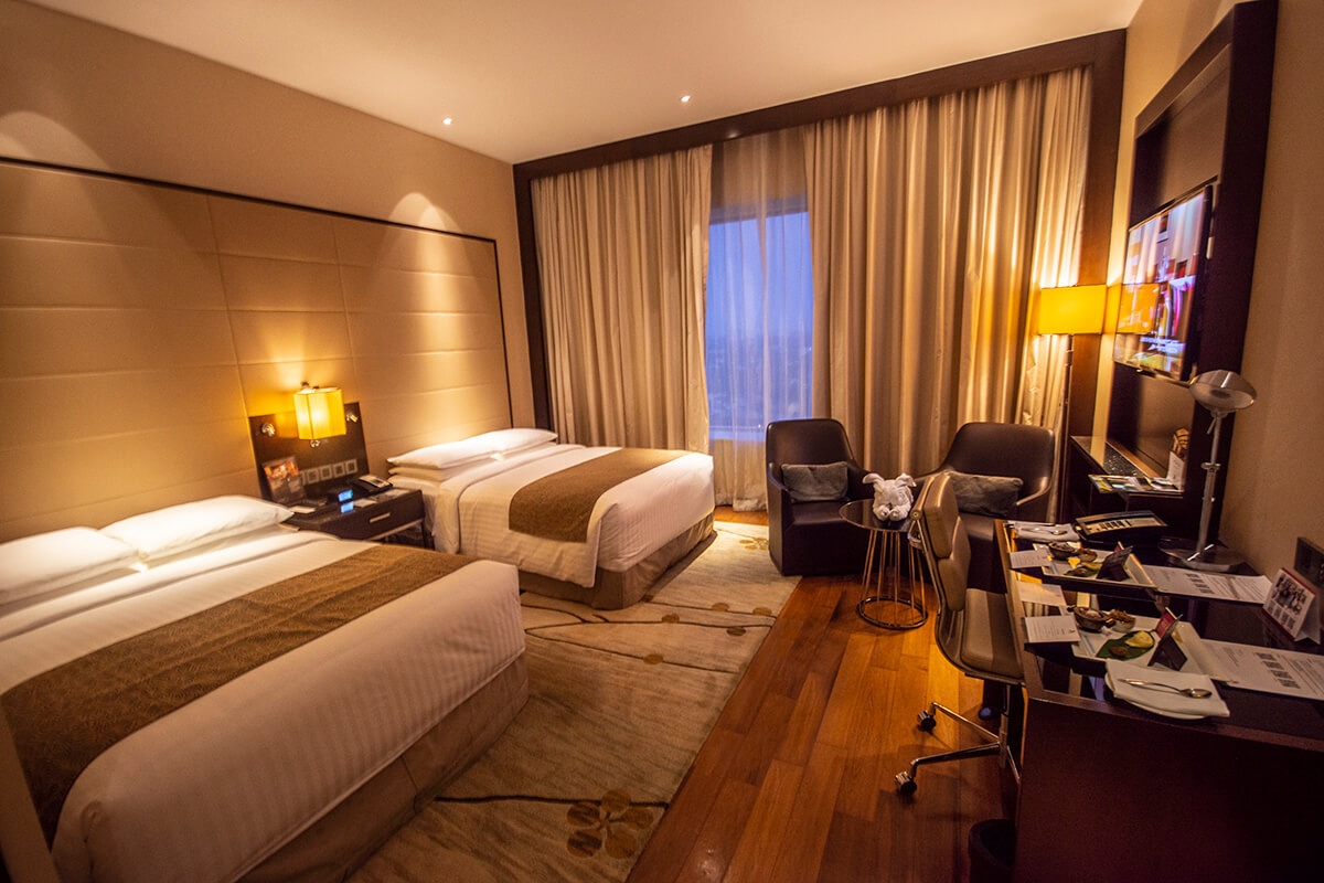 deluxe room at the kochi marriott hotel