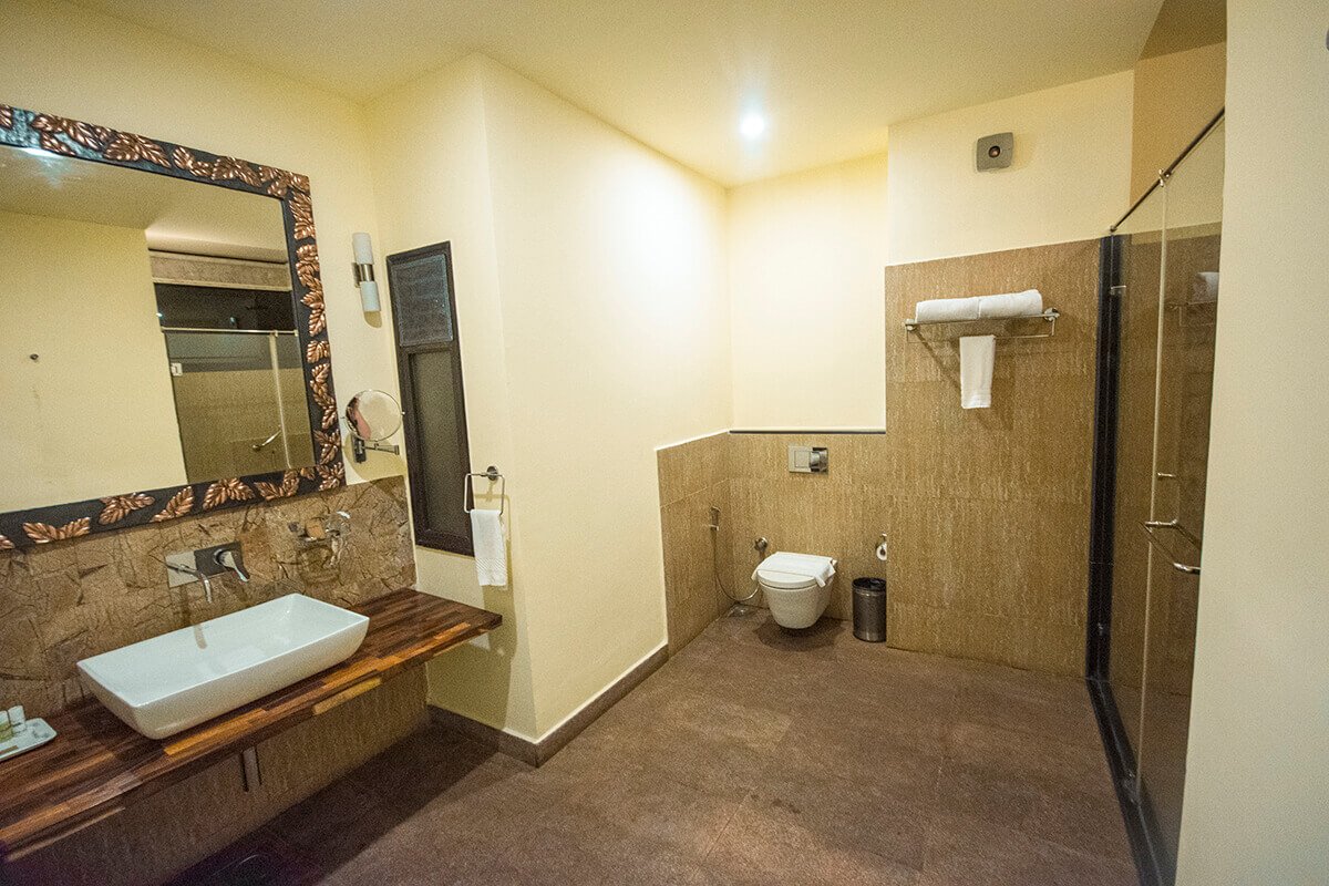 large bathroom at windflower resort