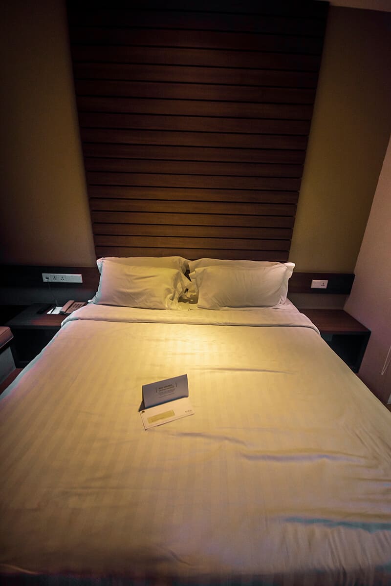 bed and welcome note furama riverfront review