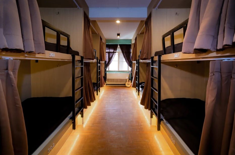 relaxing dorm rooms at mind day hostel khao san