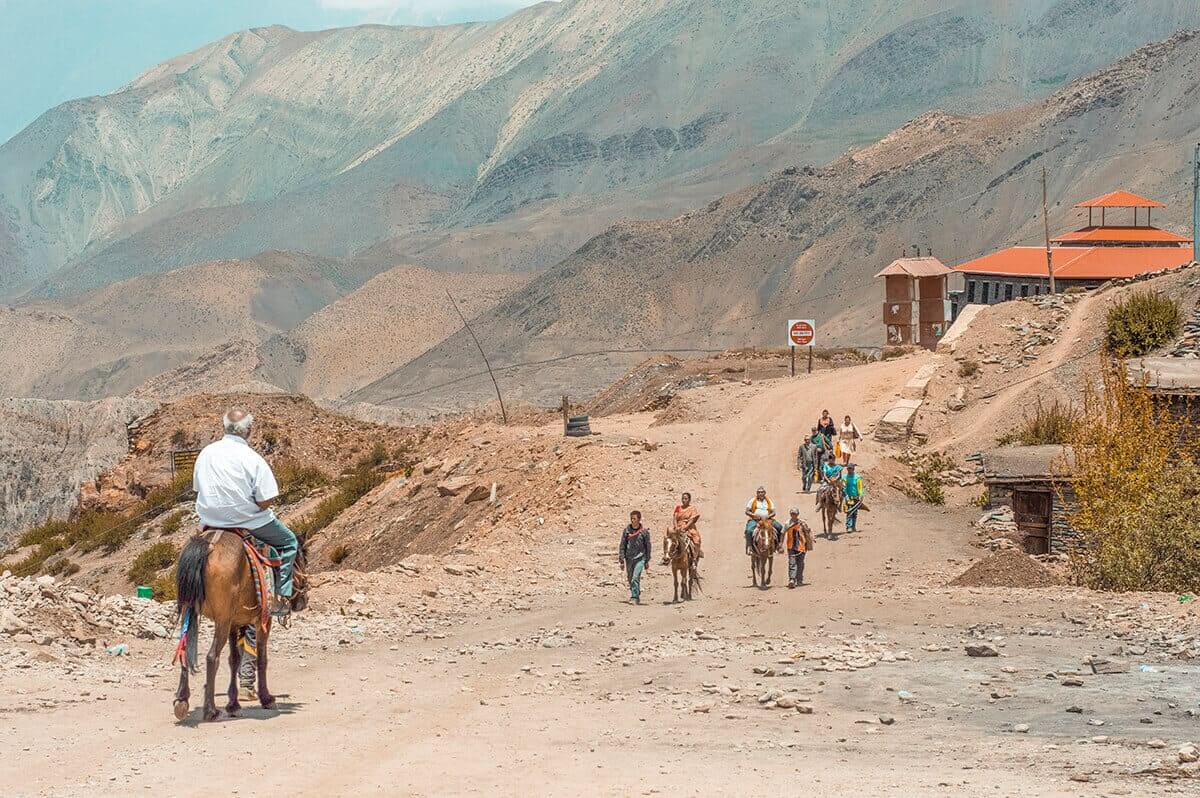 pilgrims on horses muktinath to jomsom on the annapurna circuit