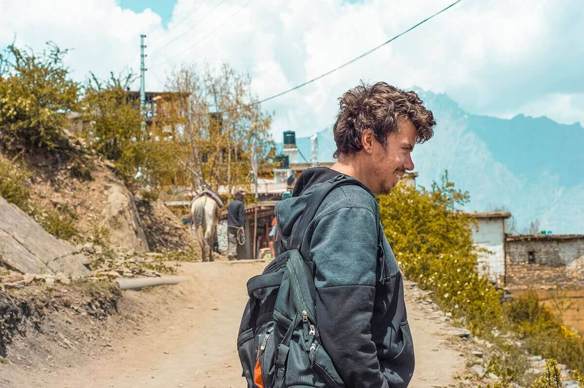 walking around muktinath to jomsom on the annapurna circuit