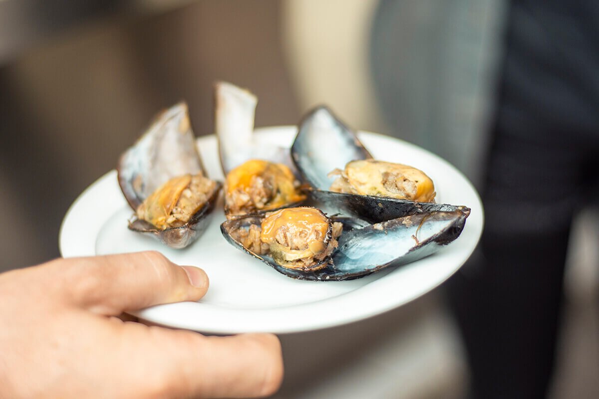 mussels best food in istanbul