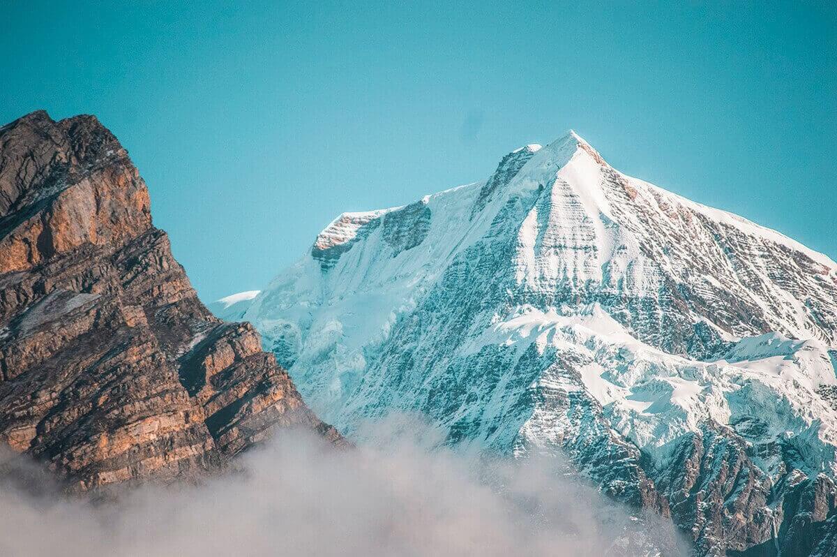 morning mountain peaks ngawal to manang on the annapurna circuit