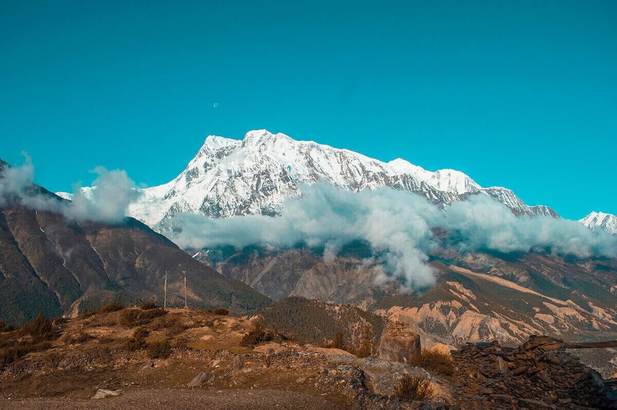 dawn views ngawal to manang on the annapurna circuit