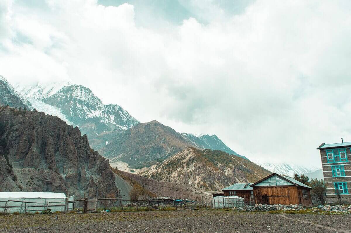 arriving in ngawal to manang on the annapurna circuit