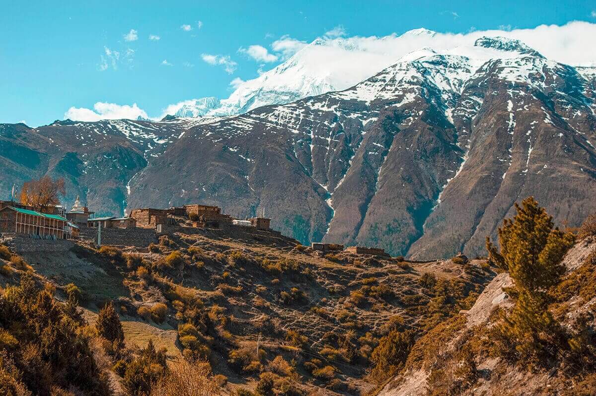 local village ngawal to manang on the annapurna circuit