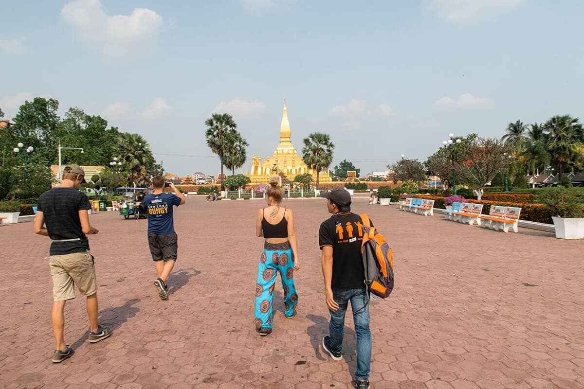 walking to pha that luang 24 hours in vientiane