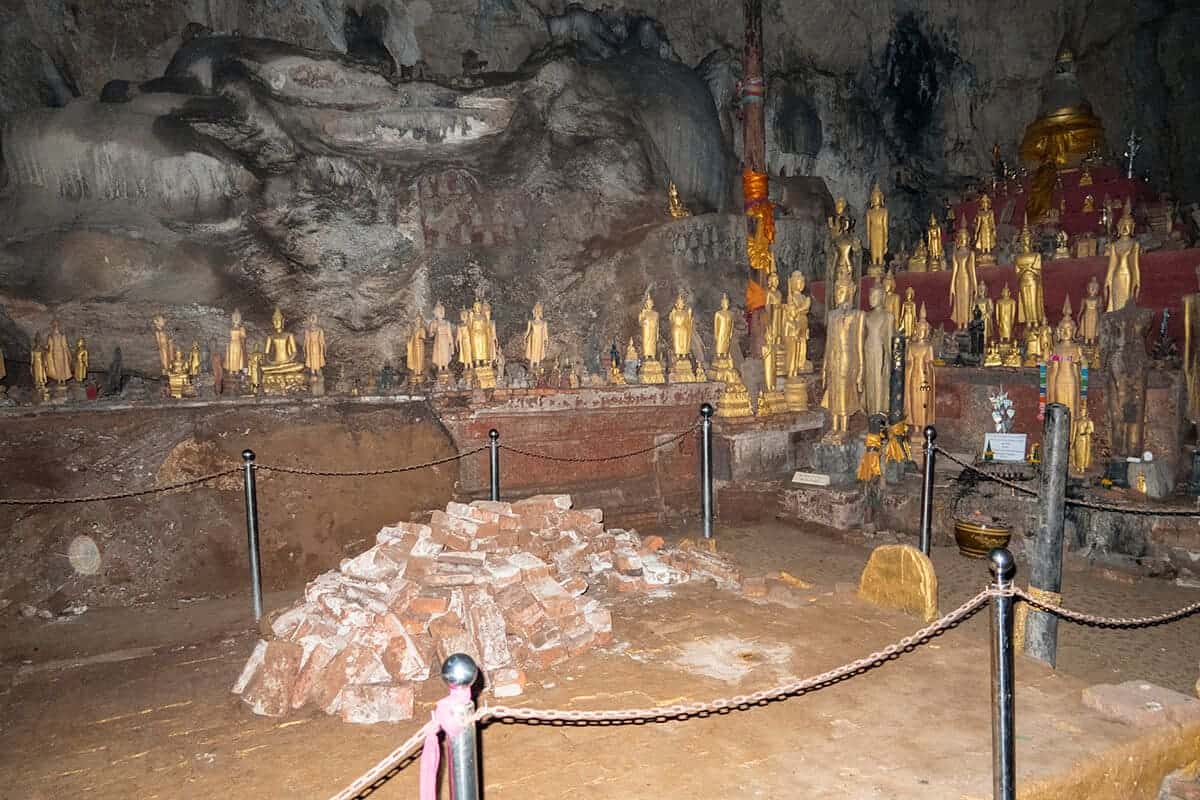 Tham Theung upper cave filled of buddhas