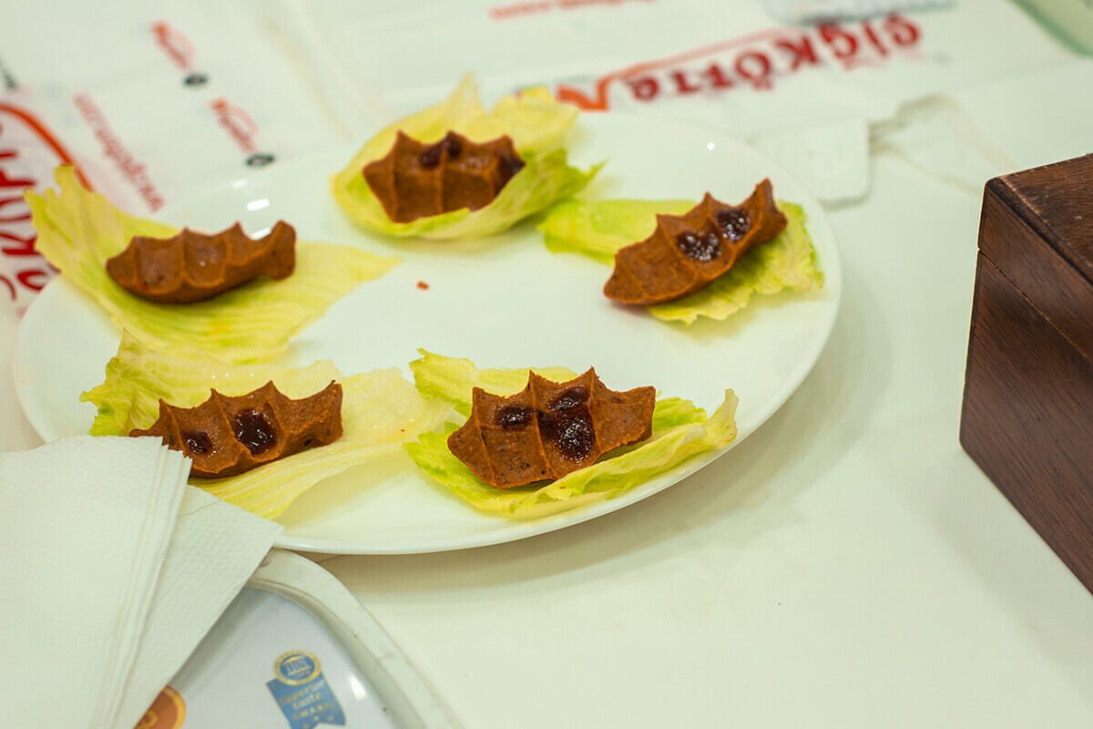 raw meatballs best food in istanbul