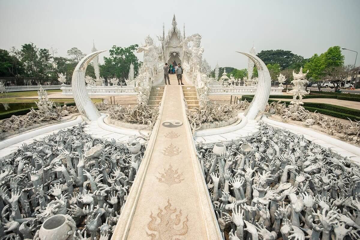 white temple is chiang rai