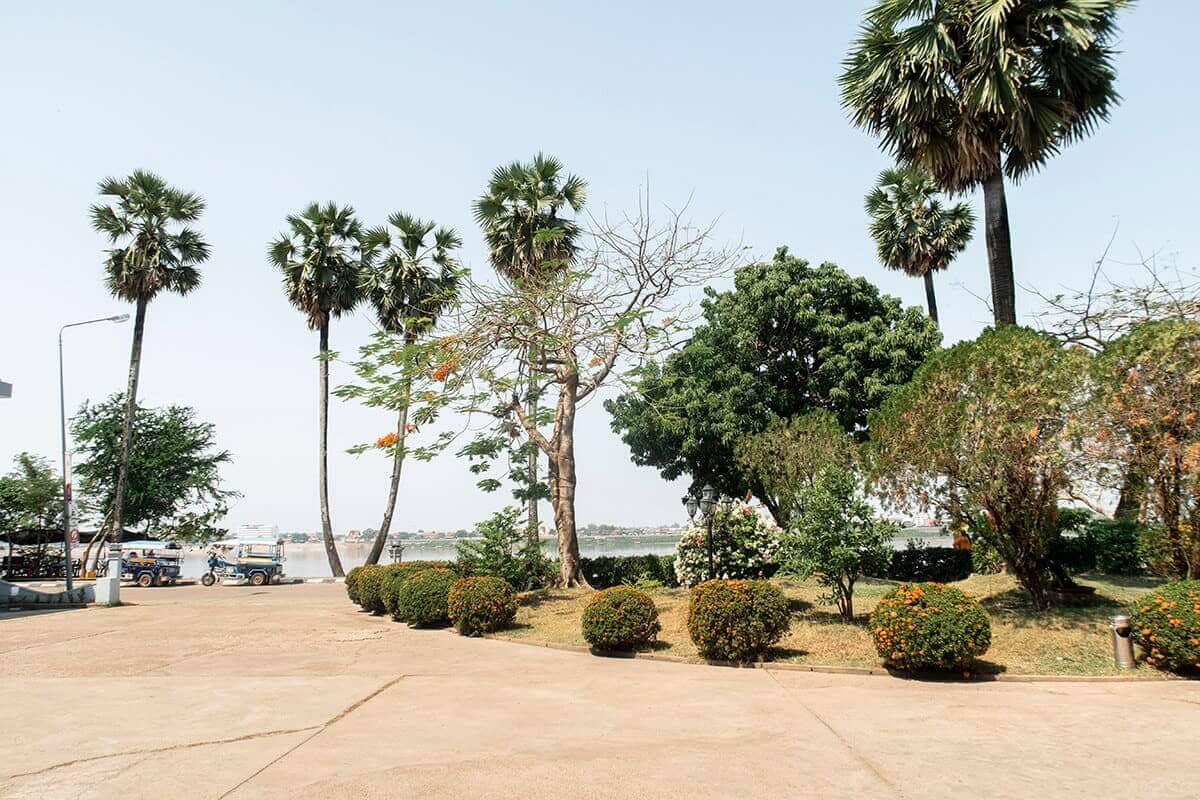 thaknek view over river