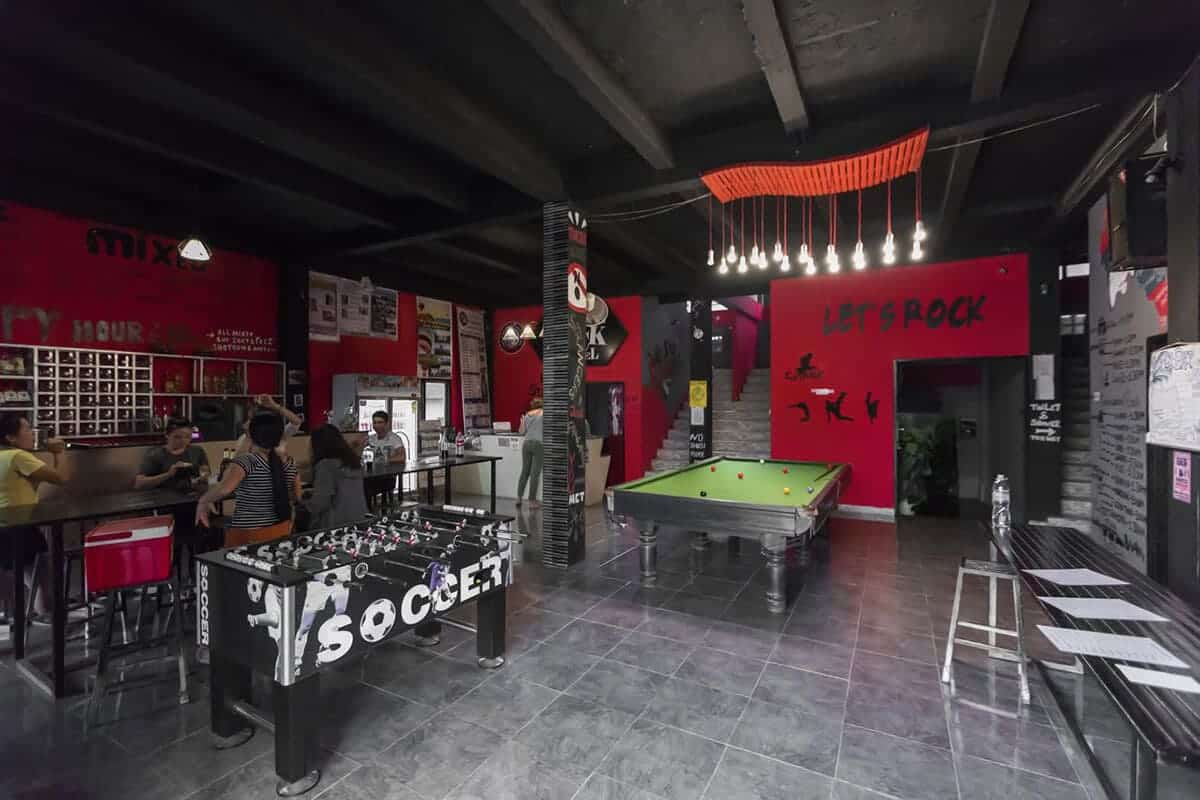 vang vieng rock backpackers