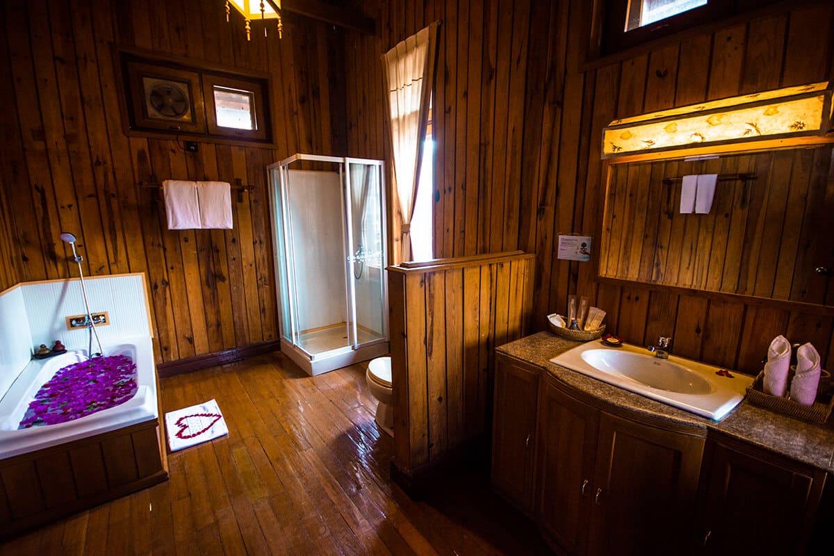 bathroom in bungalow serenity inle resort