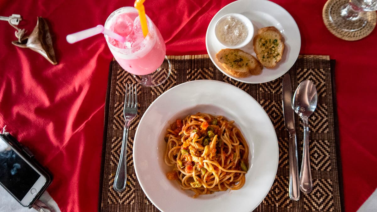 lunch at serenity inle resort review